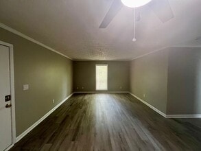 Building Photo - 5853 Century Oaks Dr