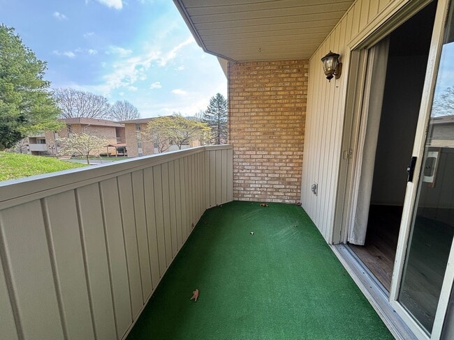 Building Photo - 5260 Crossbow Cir