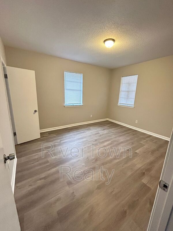 Building Photo - 1213 Looney Ave