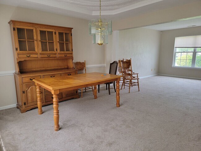 Building Photo - 1110 Carriage Ct