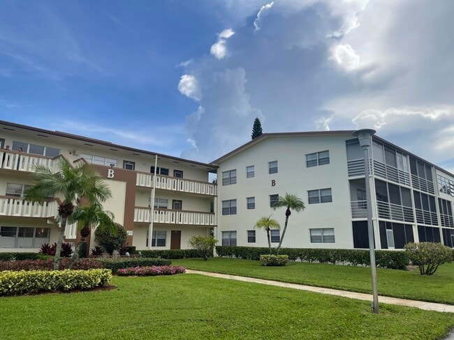 Building Photo - 49 Mansfield B