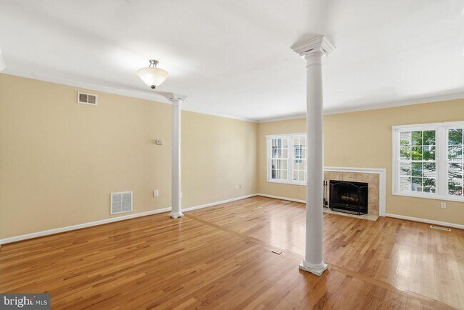 Building Photo - 2391 Hunters Square Ct