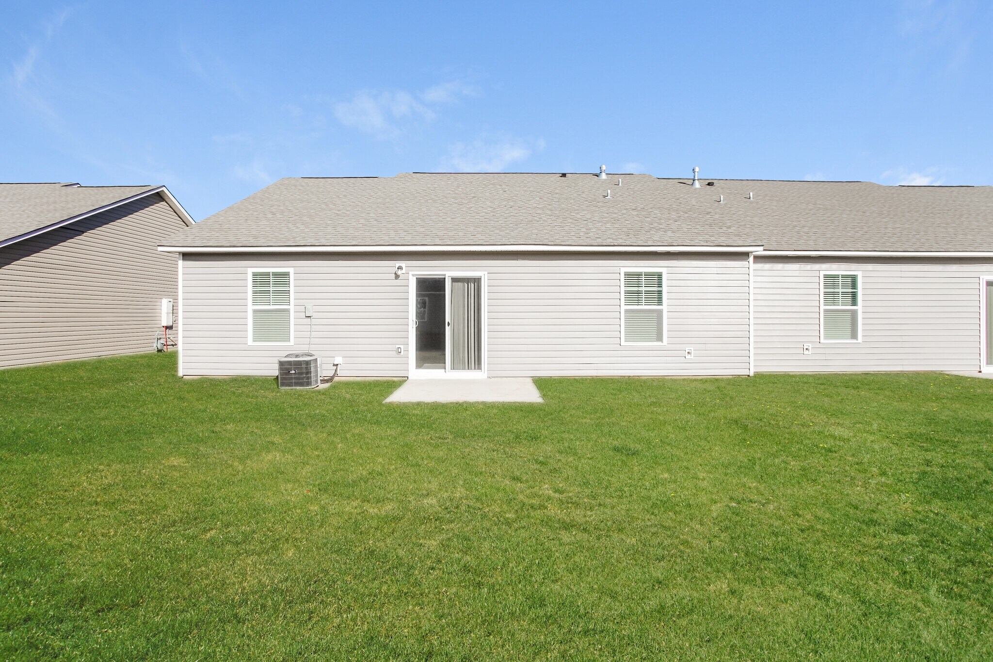 Building Photo - 490 Conifer St