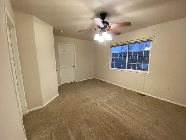 Building Photo - 6511 S Santa Rosa Pl