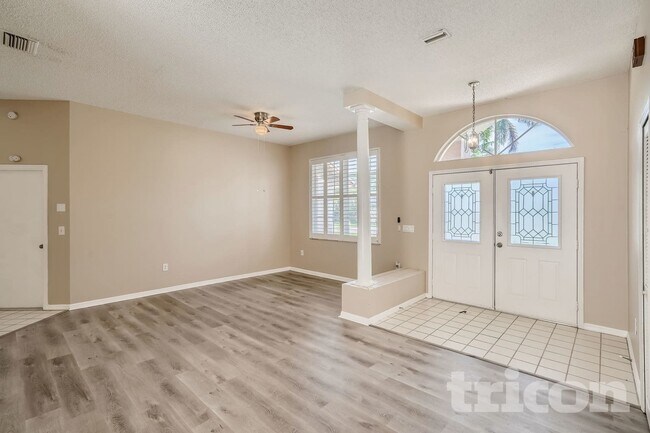 Building Photo - 856 Crestridge Cir