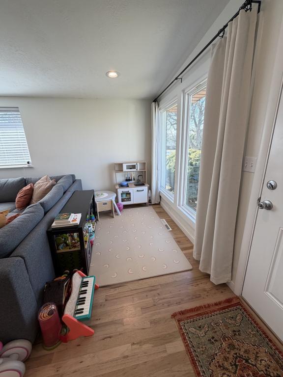 Building Photo - 872 Madsen Ln