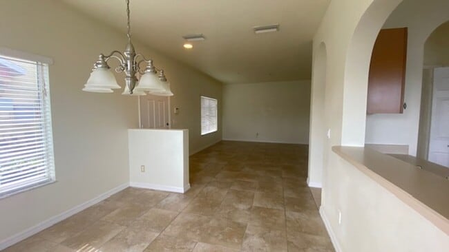 Building Photo - Gorgeous Light & Bright 3 Bedroom 2.5 Bath Townhome Corner Unit!!