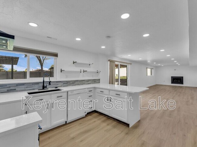 Building Photo - 7726 S 3500 E