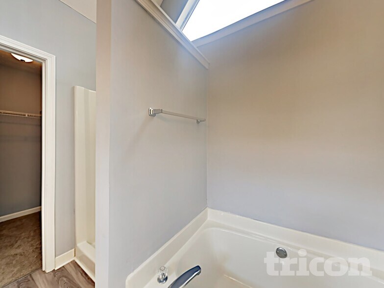 Building Photo - 555 Chaseridge Dr