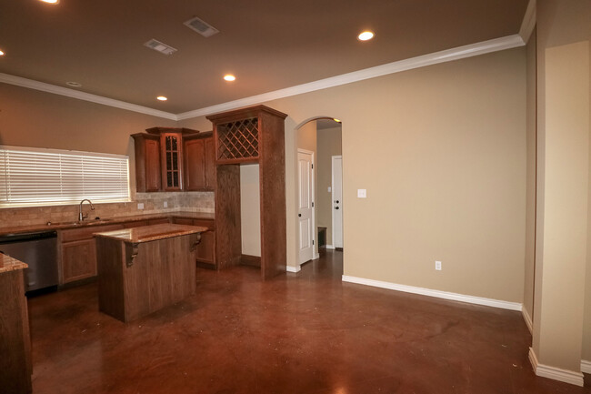 Building Photo - 3 Bedroom Single Family Home:  Refrigerato...