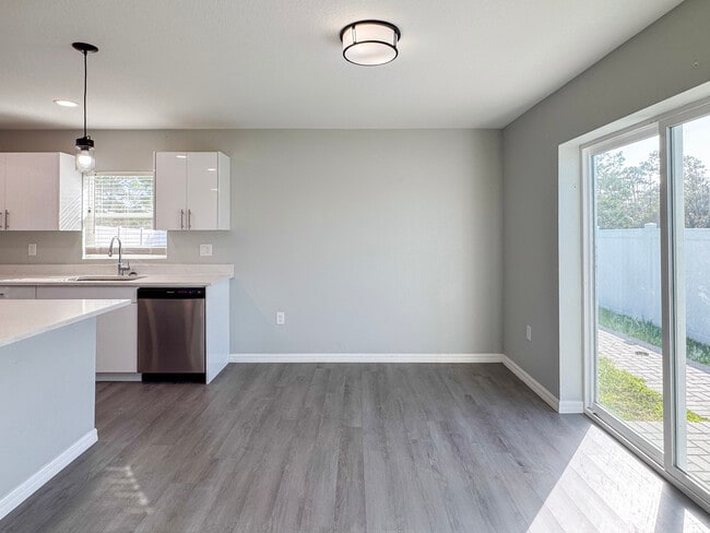 Building Photo - 6827 San Bruno Dr