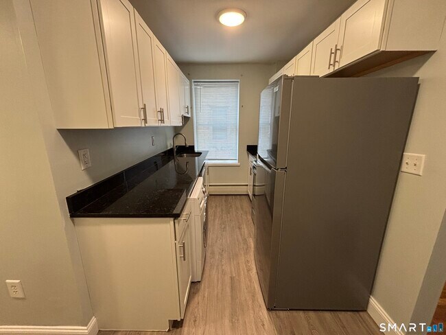 Building Photo - 213 Golden Hill St