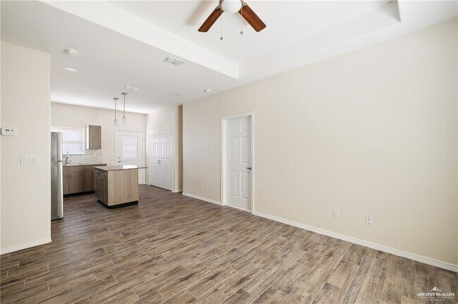 Building Photo - 10 Hiawatha Dr