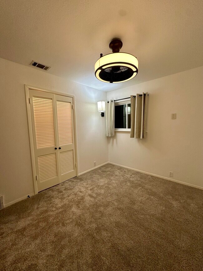 Building Photo - 1616 Aldridge Dr