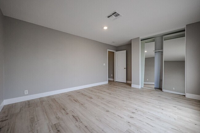 Building Photo - COMING SOON !! Amazing 5 bedrooms and bathrooms in one of the best school districts!