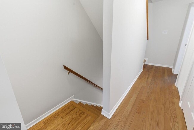 Building Photo - 60 Hampshire Dr