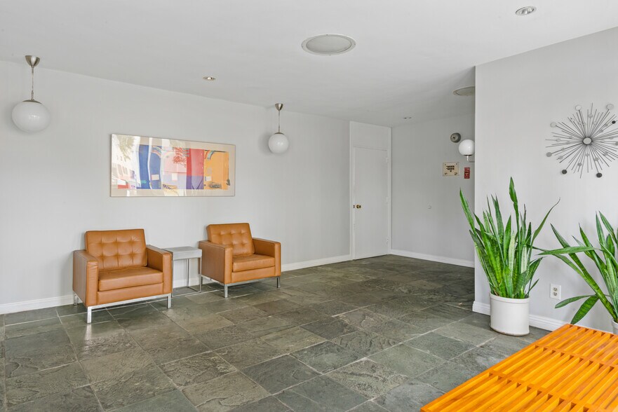 Building Photo - 320 S Gramercy Pl