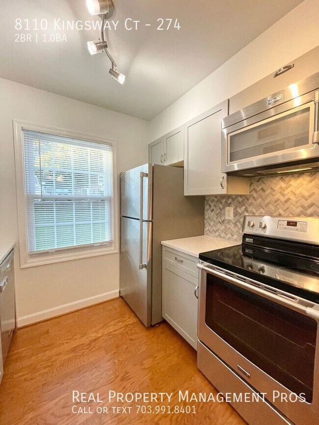 Building Photo - UPDATED 2 BEDROOM HOME - PRVATE BACK YARD ...