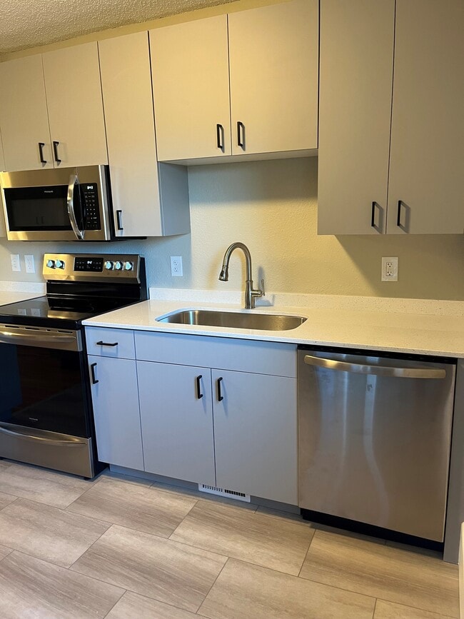 Building Photo - 1093 25th Ave SE