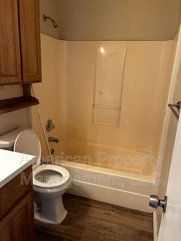 Building Photo - 9209 E 100th St