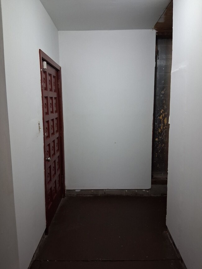 Building Photo - 3207 Longwood Dr