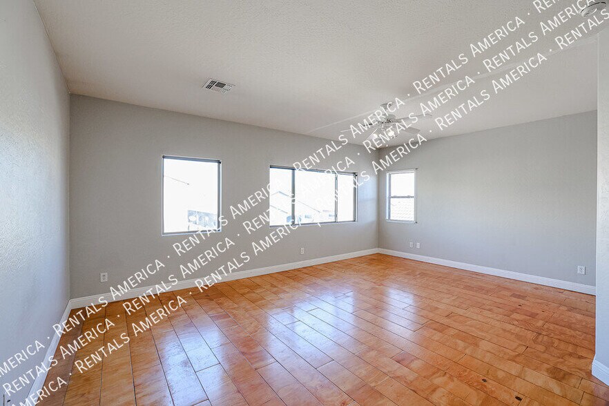 Building Photo - 8818 W Hilton Ave
