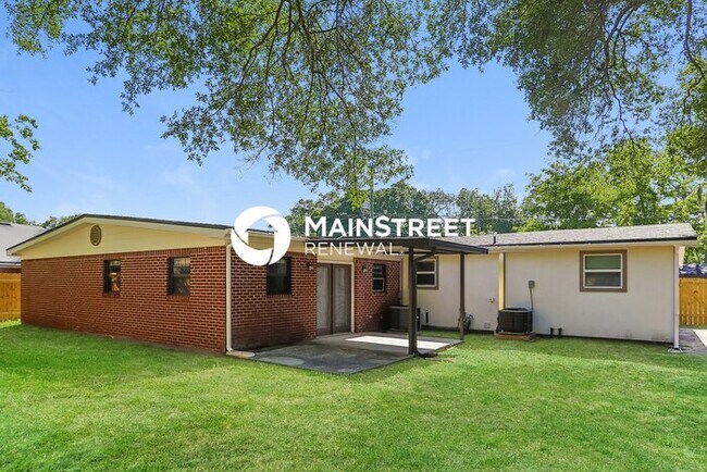 Building Photo - 3 Bedroom Pet-Friendly Home in JACKSONVILLE, FL with Main Street Renewal