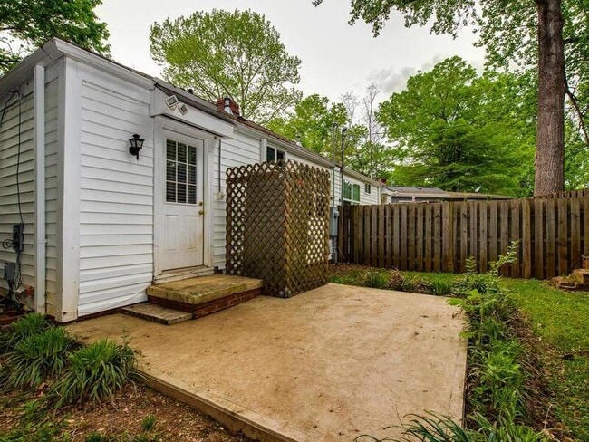 Building Photo - 5113 Valley Stream Rd