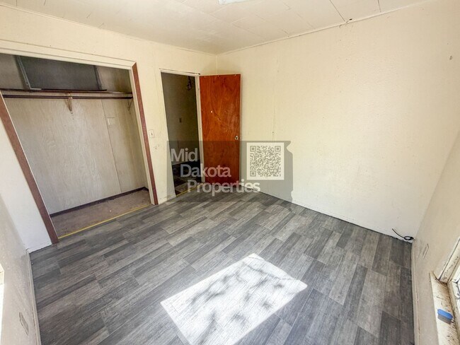 Building Photo - 408 S Duff St