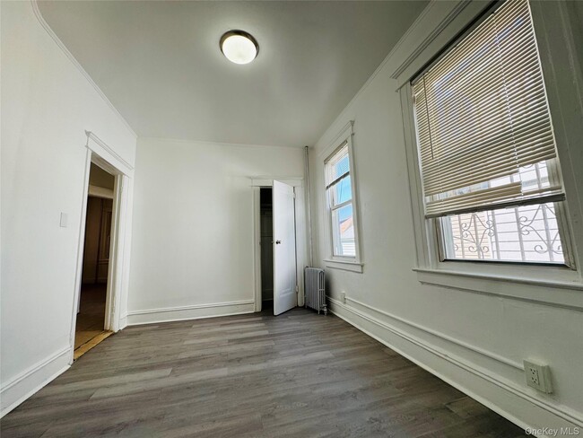Building Photo - 27-24 Gillmore St