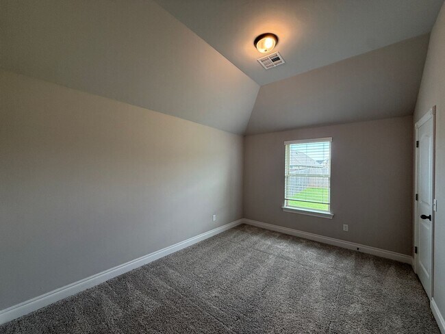 Building Photo - 9325 SW 44th Terrace