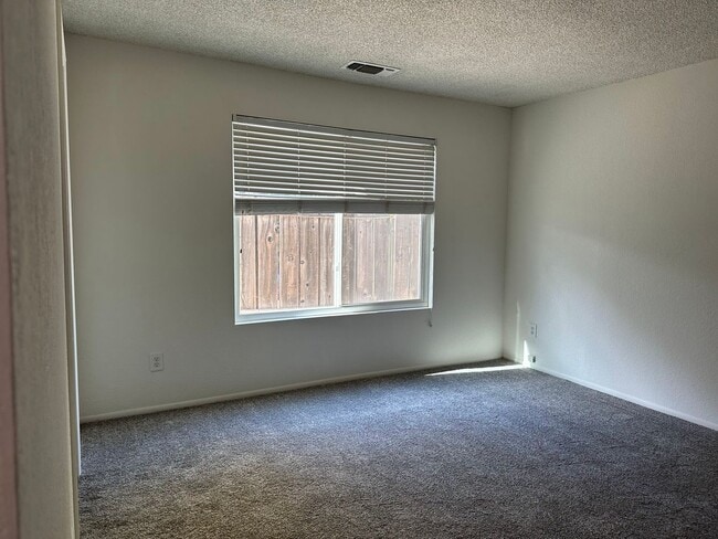 Building Photo - Mature dog considered. Nice home, convenient location off Placer & Wisconsin, Rdg.