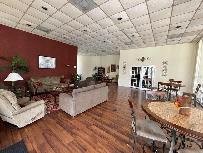 Building Photo - 536 Orange Dr