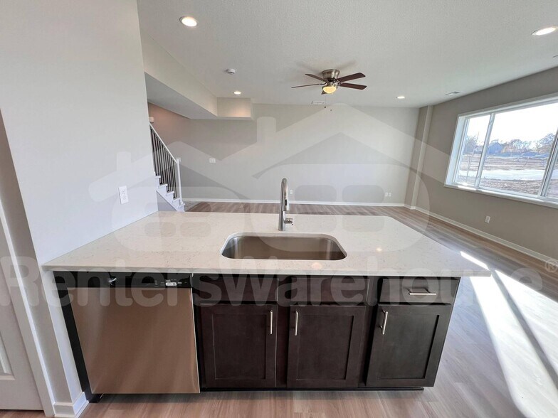 Building Photo - 7000 Lake Hill Dr