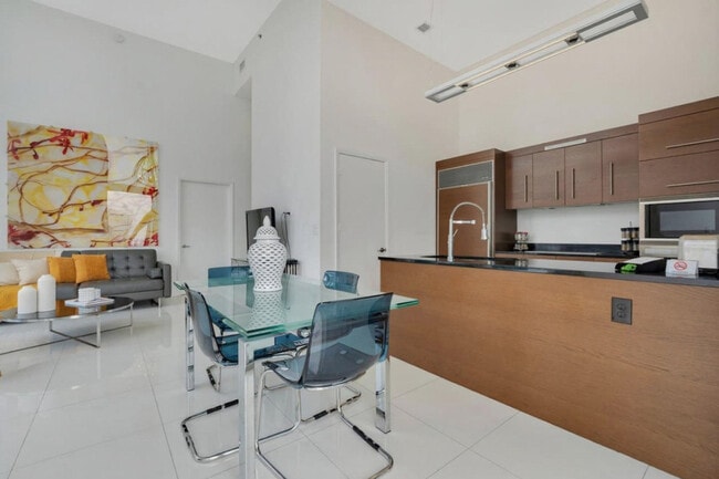 Building Photo - 485 Brickell Ave