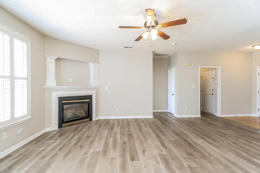 Building Photo - 5811 Briggs Dr