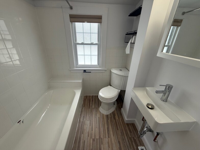 Building Photo - 114 Hawthorne Ave