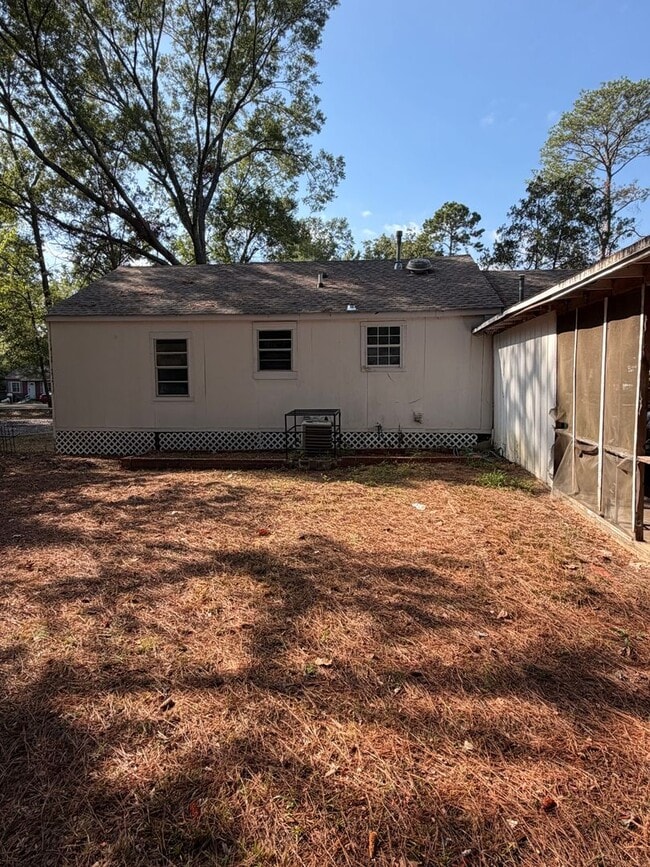 Building Photo - 618 Avalon Rd