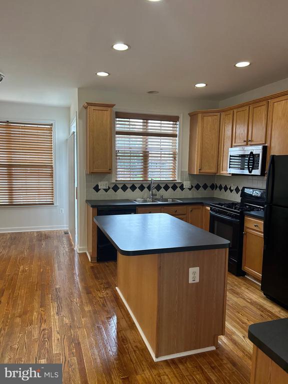 Building Photo - 42540 Magellan Square