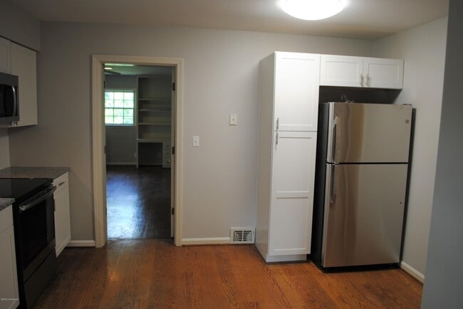 Building Photo - 9836 Longwood Cir