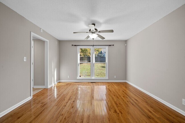 Building Photo - 3 Bedroom Home In Meadowbrook Subdivision ...