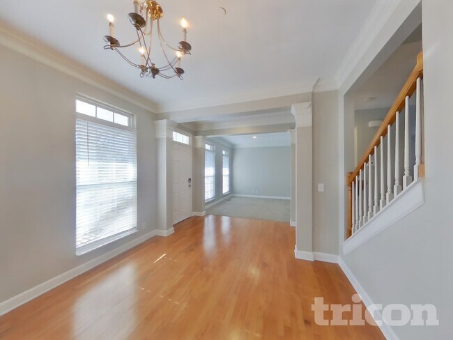 Building Photo - 1307 Creekside Dr