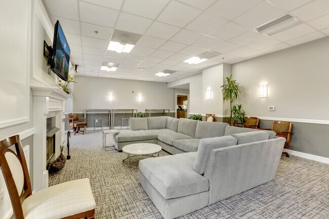 Lounge - 2726 Gallows Rd