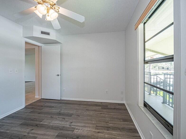 Building Photo - 28 Plantation Dr