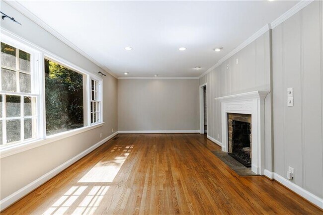 Building Photo - 2311 Pembrook Pl NE