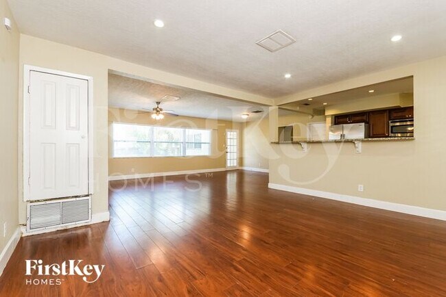 Building Photo - 630 N Lakemont Ave