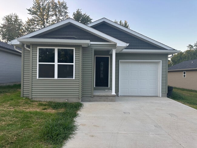 Building Photo - 1014 Glezen St