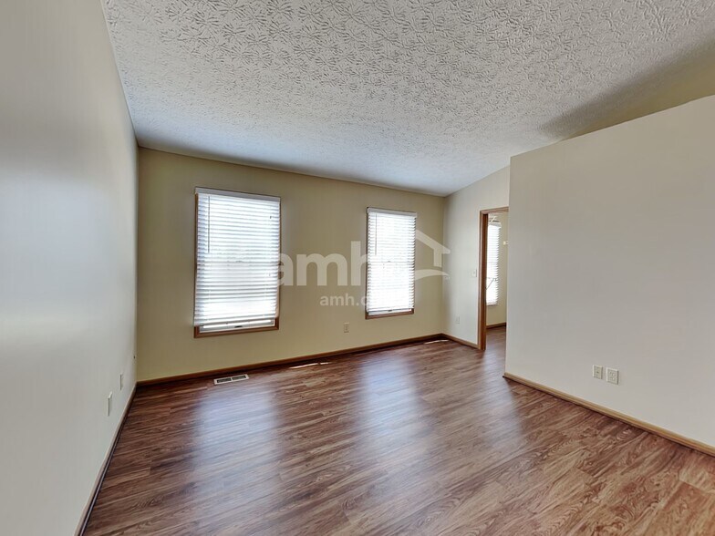 Building Photo - 344 Pataskala Ridge Dr SW