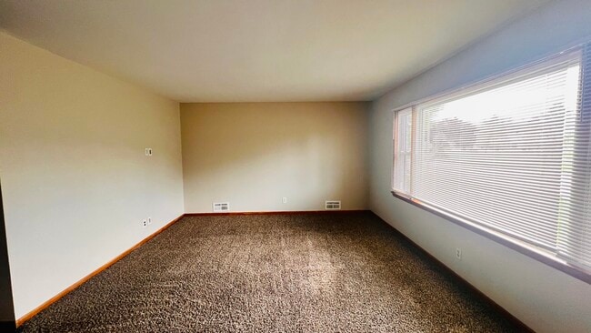 Building Photo - 8907 W Hampton Ave