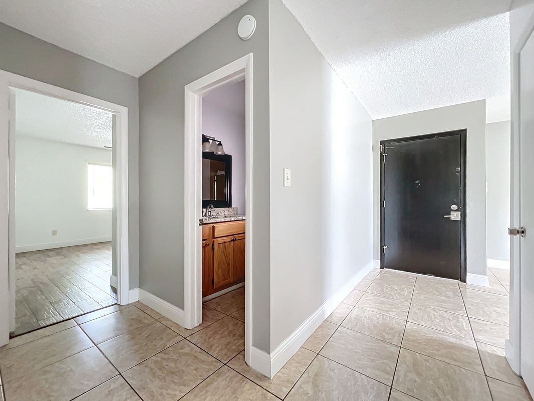 Building Photo - 163 Springwood Cir
